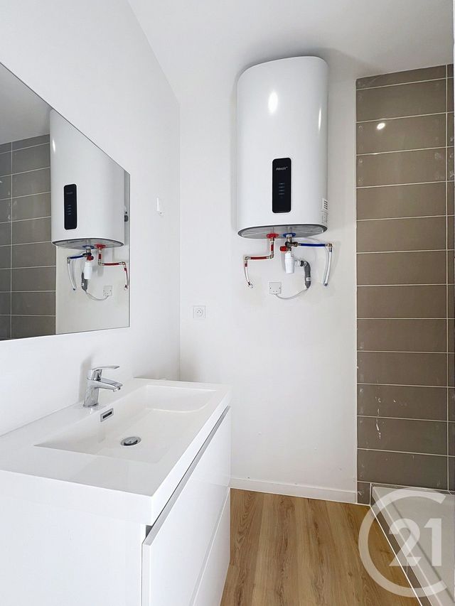 Appartement T2 &agrave; louer - 2 pi&egrave;ces - 31,62 m2 - Villeneuve Sur Lot - 47 - AQUITAINE