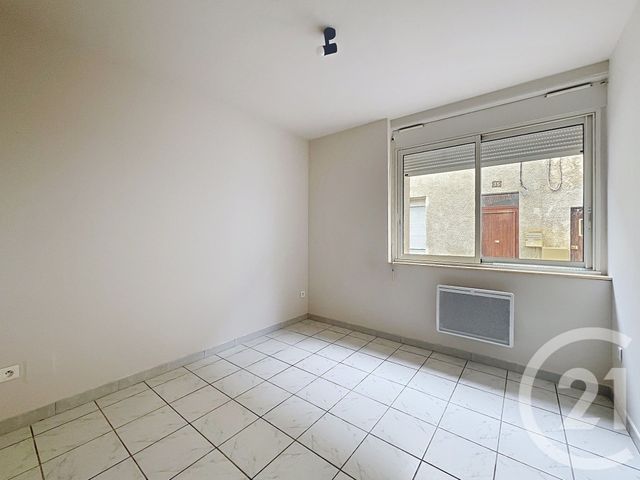 Appartement T2 &agrave; louer - 2 pi&egrave;ces - 34 m2 - Villeneuve Sur Lot - 47 - AQUITAINE