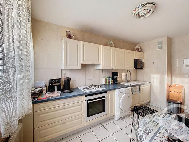 Appartement F5 à vendre - 5 pièces - 98,59 m2 - St Priest - 69 - RHONE-ALPES