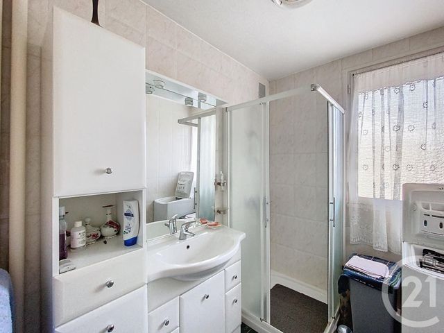 Appartement F5 à vendre - 5 pièces - 98,59 m2 - St Priest - 69 - RHONE-ALPES