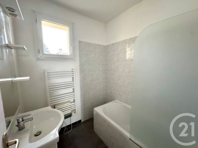 Appartement T3 &agrave; louer - 3 pi&egrave;ces - 68,79 m2 - Corbas - 69 - RHONE-ALPES