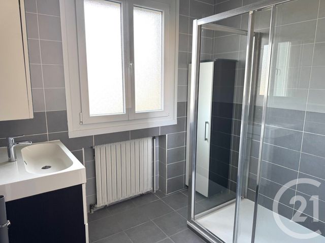 Appartement T3 &agrave; louer - 4 pi&egrave;ces - 110,36 m2 - Venissieux - 69 - RHONE-ALPES