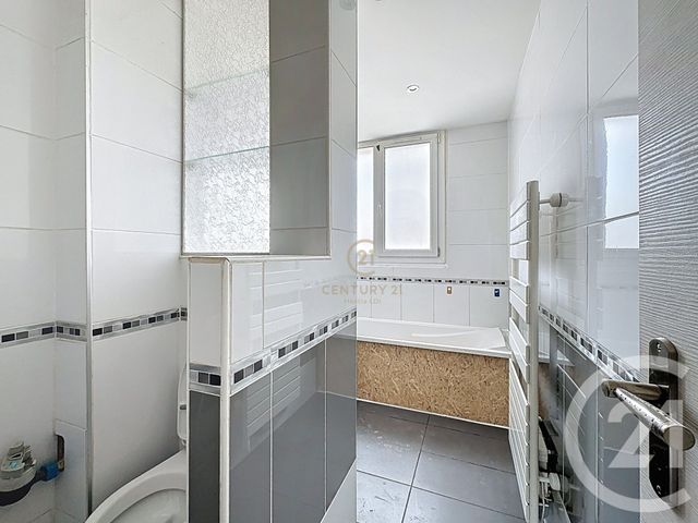 Appartement T4 &agrave; louer - 4 pi&egrave;ces - 64,35 m2 - Corbas - 69 - RHONE-ALPES