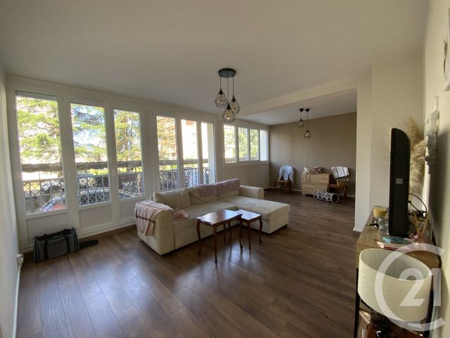 Appartement T3 &agrave; louer - 2 pi&egrave;ces - 60,07 m2 - St Priest - 69 - RHONE-ALPES
