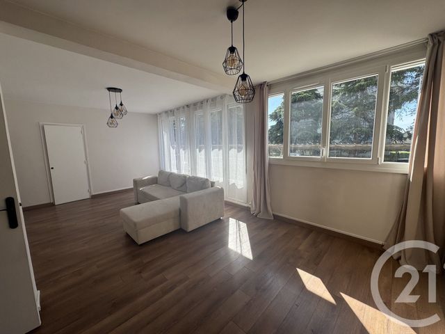 Appartement T3 &agrave; louer - 2 pi&egrave;ces - 60,07 m2 - St Priest - 69 - RHONE-ALPES