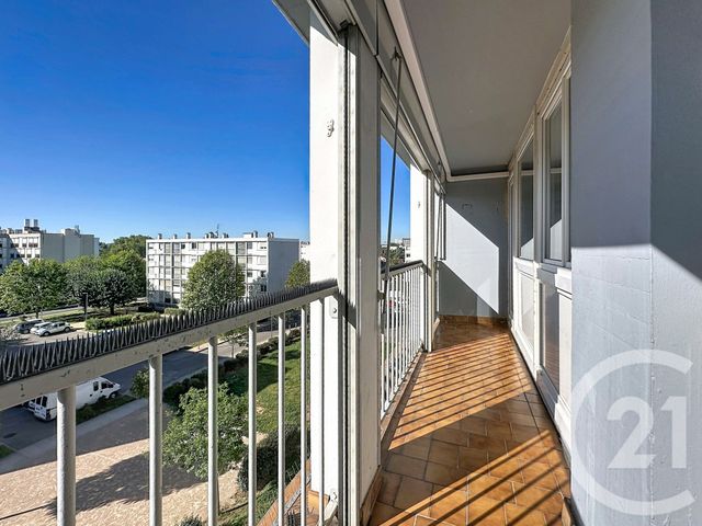Appartement T3 &agrave; louer - 3 pi&egrave;ces - 64,12 m2 - Venissieux - 69 - RHONE-ALPES