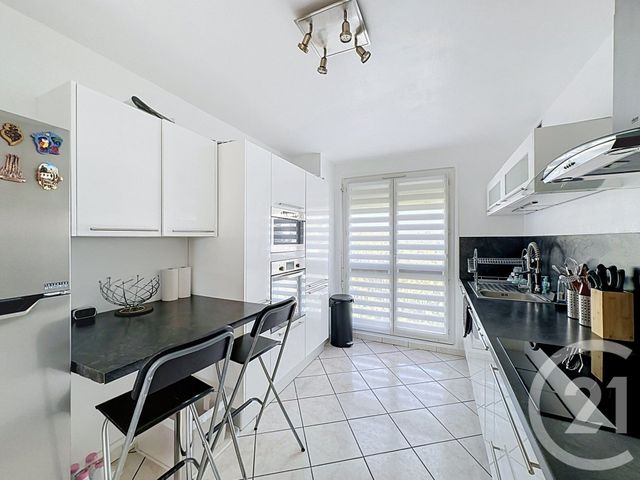 Appartement &agrave; vendre - 4 pi&egrave;ces - 76,18 m2 - St Fons - 69 - RHONE-ALPES