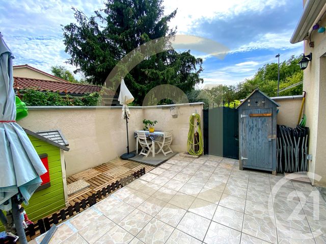 à Louer Appartement F3 à Montmerle Avec Cour Ou Jardin