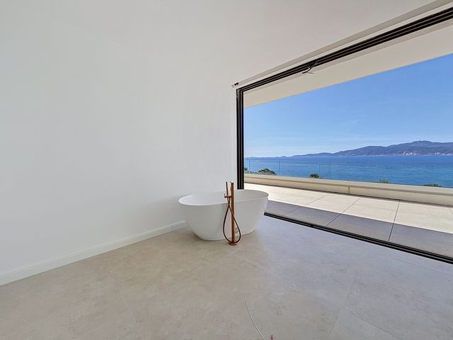 Appartement F4 &agrave; vendre - 4 pi&egrave;ces - 175 m2 - Pietrosella - 201 - CORSE