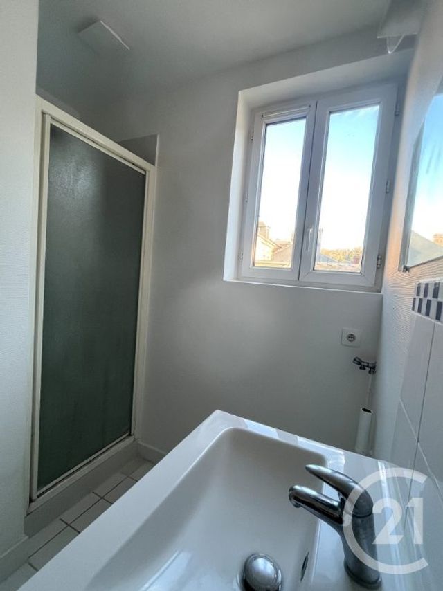 Maison &agrave; louer - 3 pi&egrave;ces - 45 m2 - Bernay - 27 - HAUTE-NORMANDIE