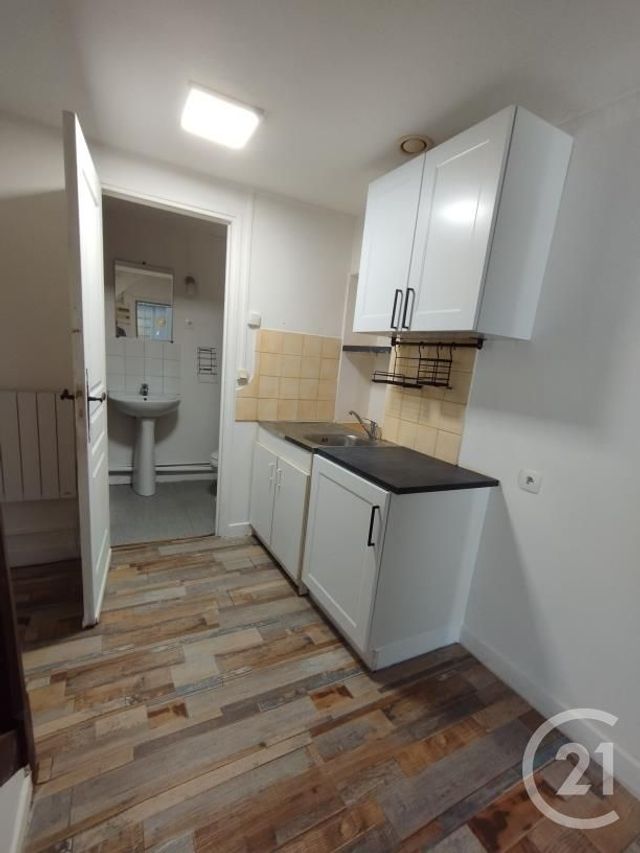 Appartement F1 &agrave; louer - 1 pi&egrave;ce - 33 m2 - Beaumont Le Roger - 27 - HAUTE-NORMANDIE