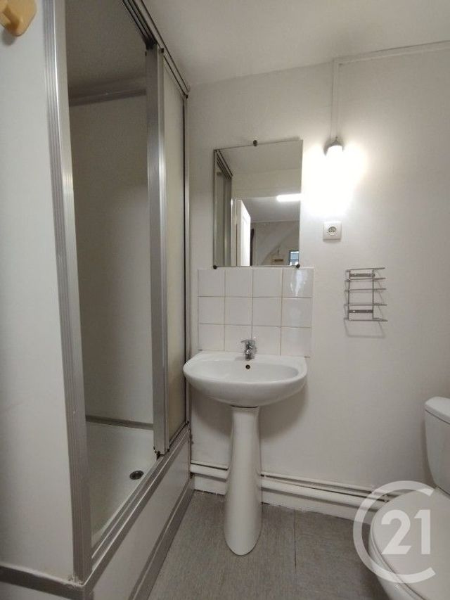 Appartement F1 &agrave; louer - 1 pi&egrave;ce - 33 m2 - Beaumont Le Roger - 27 - HAUTE-NORMANDIE