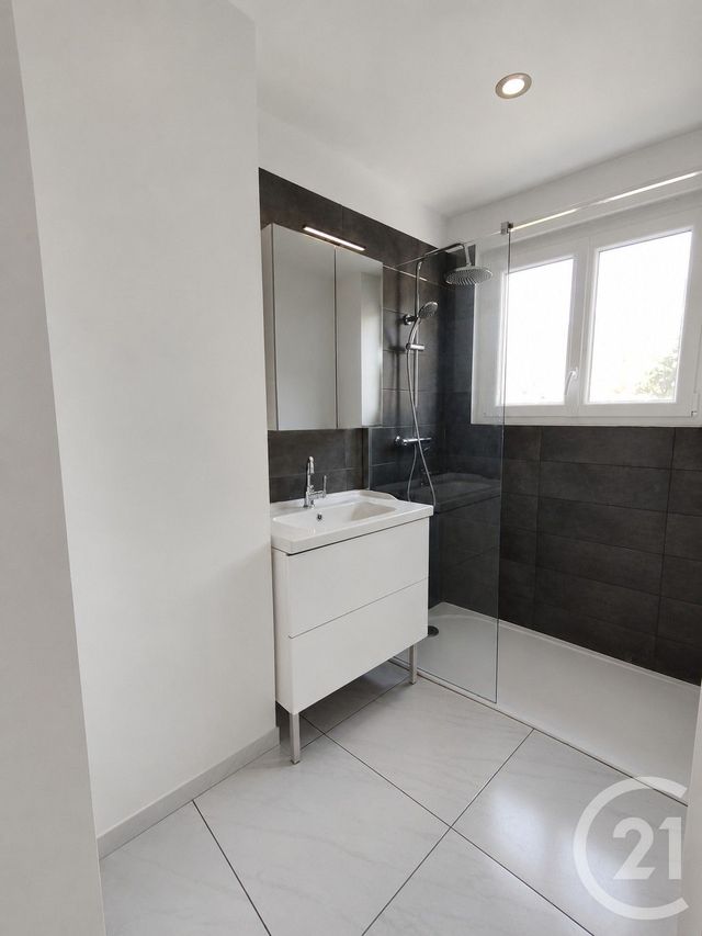 Maison &agrave; louer - 7 pi&egrave;ces - 108 m2 - Beaumont Le Roger - 27 - HAUTE-NORMANDIE