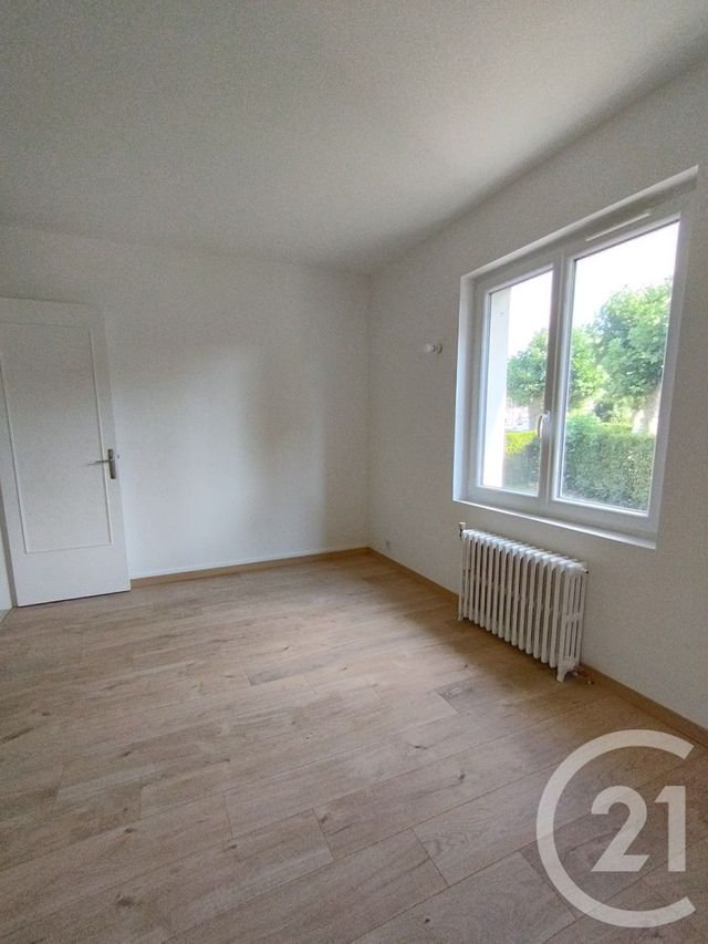 Maison &agrave; louer - 7 pi&egrave;ces - 108 m2 - Beaumont Le Roger - 27 - HAUTE-NORMANDIE