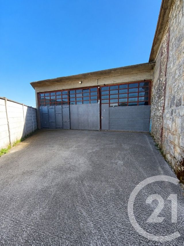 Parking &agrave; louer - 246 m2 - Beaumont Le Roger - 27 - HAUTE-NORMANDIE