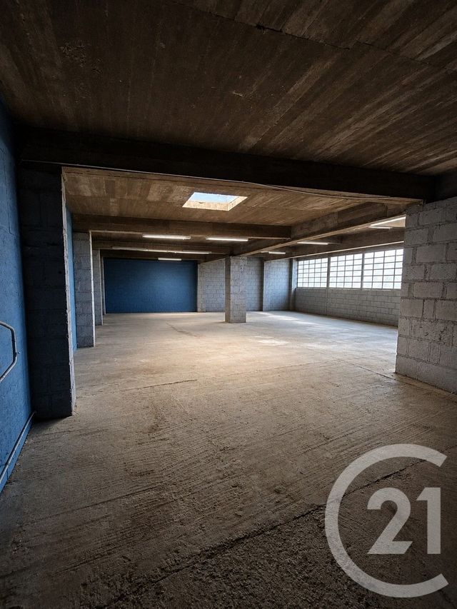 Parking &agrave; louer - 246 m2 - Beaumont Le Roger - 27 - HAUTE-NORMANDIE
