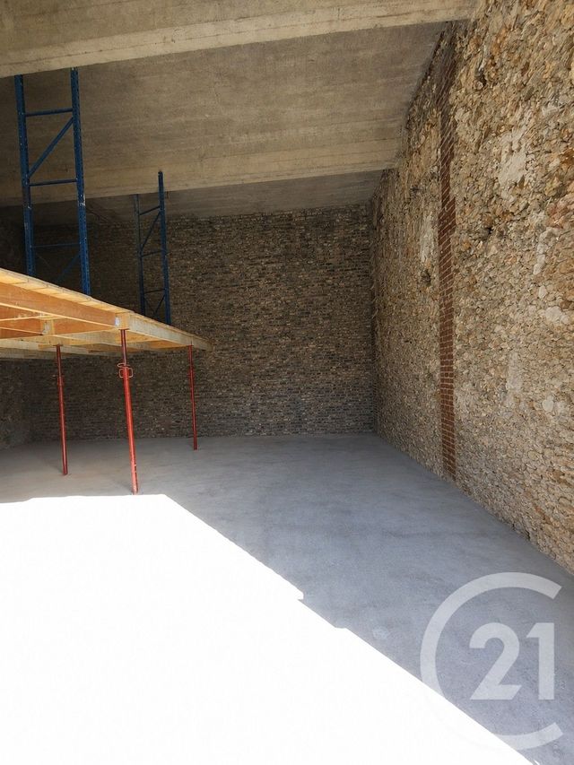 Parking &agrave; louer - 54 m2 - Beaumont Le Roger - 27 - HAUTE-NORMANDIE
