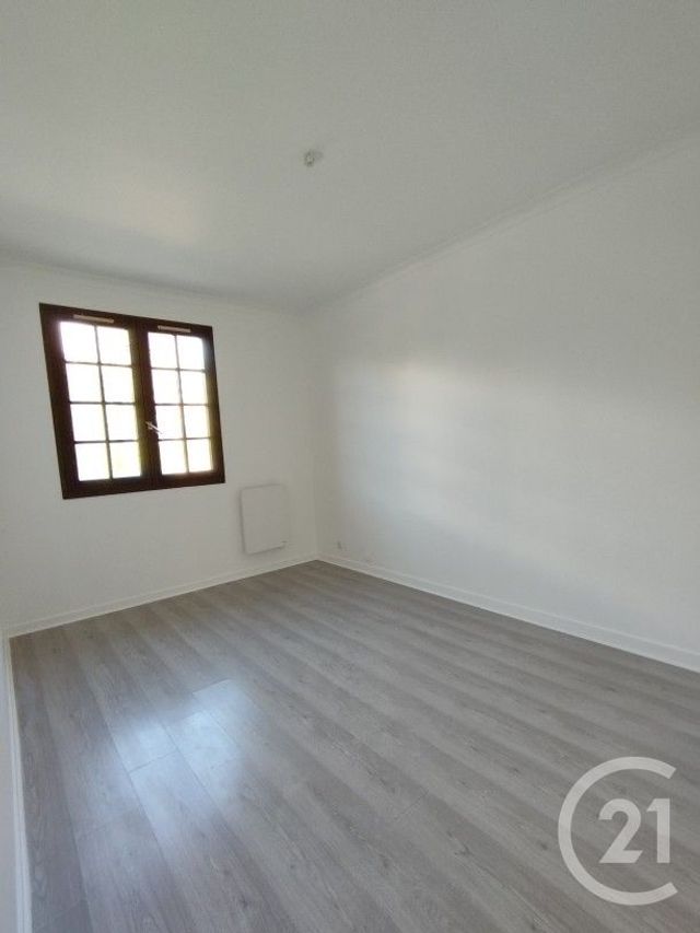 Maison &agrave; louer - 4 pi&egrave;ces - 76,25 m2 - Grand Camp - 27 - HAUTE-NORMANDIE