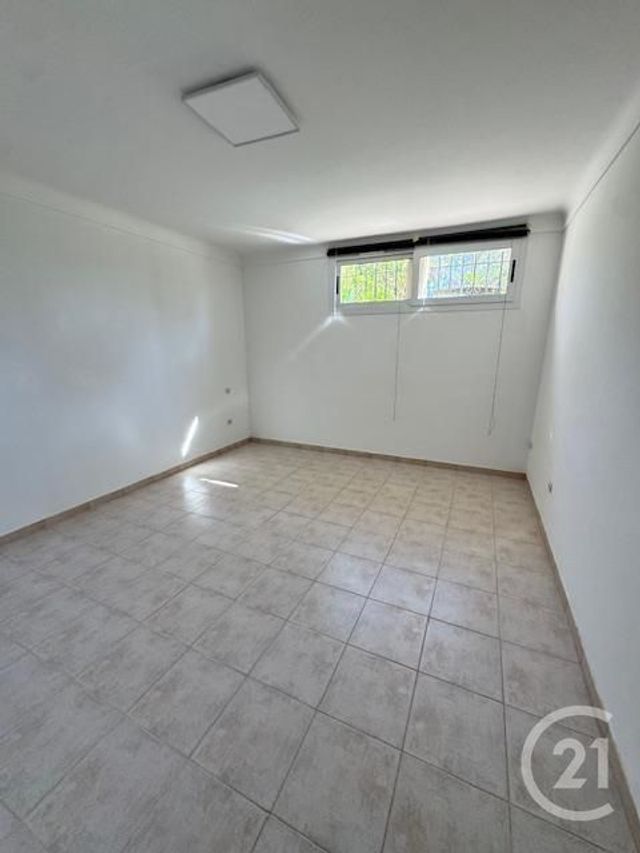 Appartement &agrave; louer - 3 pi&egrave;ces - 68,88 m2 - Vence - 06 - PROVENCE-ALPES-COTE-D-AZUR