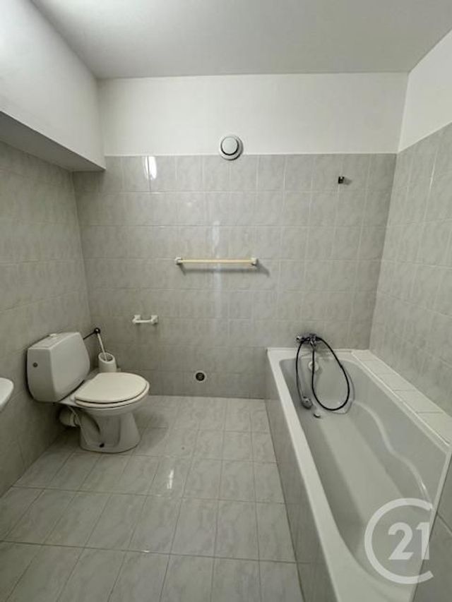 Appartement &agrave; louer - 3 pi&egrave;ces - 68,88 m2 - Vence - 06 - PROVENCE-ALPES-COTE-D-AZUR