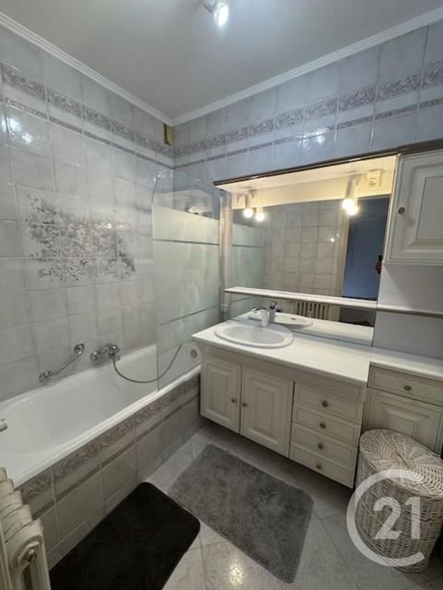Appartement &agrave; louer - 2 pi&egrave;ces - 54,50 m2 - Vence - 06 - PROVENCE-ALPES-COTE-D-AZUR
