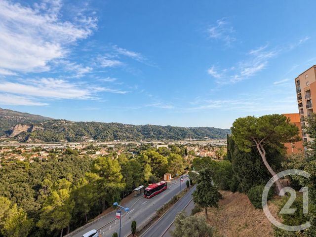 Appartement F5 &agrave; vendre - 5 pi&egrave;ces - 95,55 m2 - Carros - 06 - PROVENCE-ALPES-COTE-D-AZUR