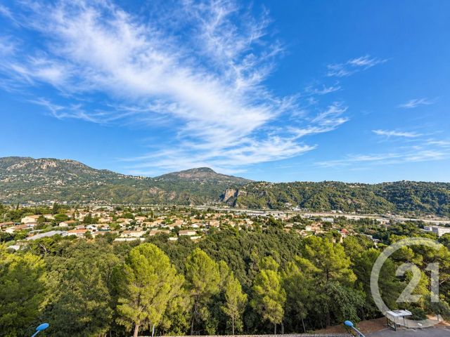 Appartement F5 &agrave; vendre - 5 pi&egrave;ces - 95,55 m2 - Carros - 06 - PROVENCE-ALPES-COTE-D-AZUR