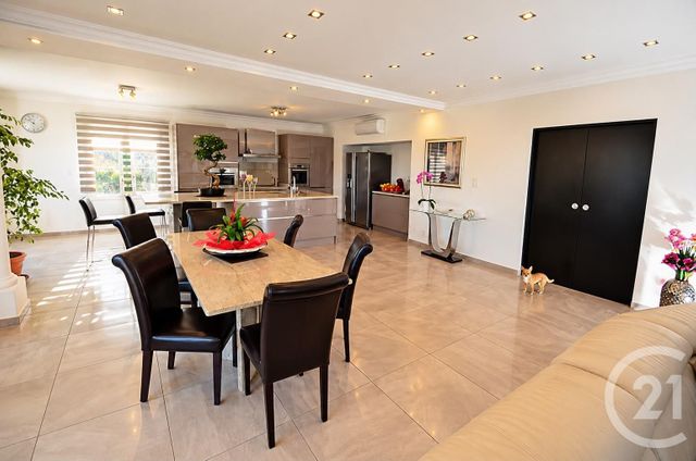 Maison &agrave; vendre - 6 pi&egrave;ces - 211,20 m2 - Villeneuve Loubet - 06 - PROVENCE-ALPES-COTE-D-AZUR