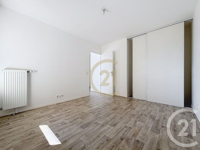 Appartement F2 &agrave; louer - 2 pi&egrave;ces - 37,70 m2 - Jouy Le Moutier - 95 - ILE-DE-FRANCE