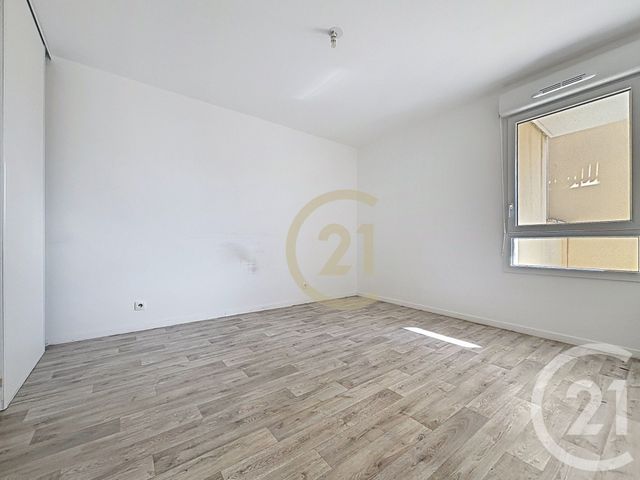 Appartement F2 &agrave; louer - 2 pi&egrave;ces - 37,70 m2 - Jouy Le Moutier - 95 - ILE-DE-FRANCE