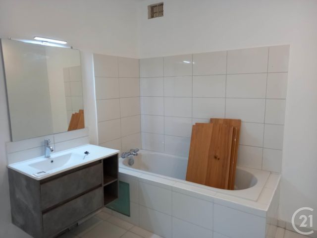 Appartement T3 &agrave; vendre - 4 pi&egrave;ces - 71,44 m2 - Parthenay - 79 - POITOU-CHARENTES