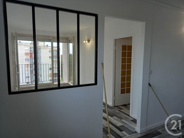 Appartement T3 &agrave; vendre - 4 pi&egrave;ces - 71,44 m2 - Parthenay - 79 - POITOU-CHARENTES