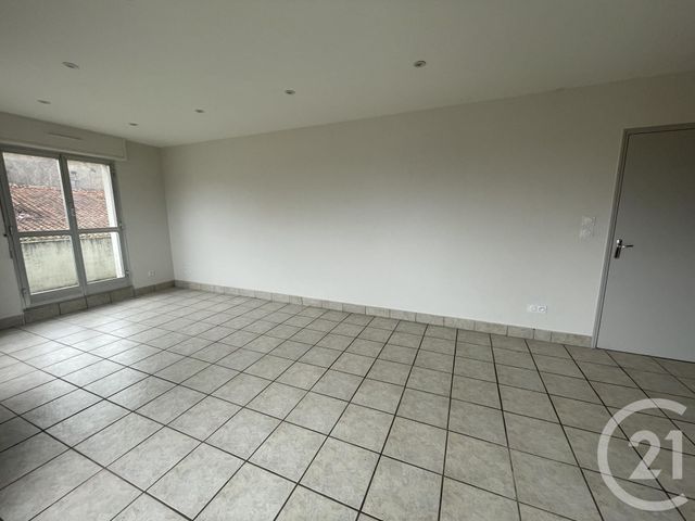 Appartement T3 &agrave; vendre - 4 pi&egrave;ces - 65,14 m2 - Parthenay - 79 - POITOU-CHARENTES