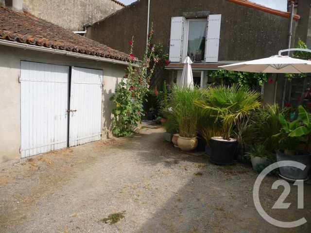 Maison &agrave; louer - 3 pi&egrave;ces - 66 m2 - La Peyratte - 79 - POITOU-CHARENTES