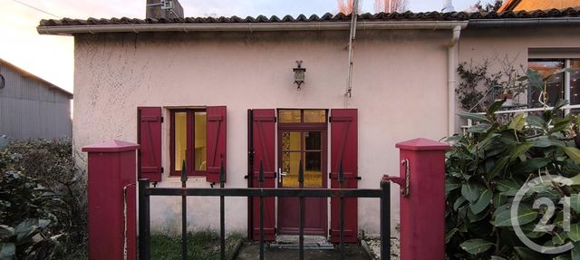 Maison &agrave; louer - 3 pi&egrave;ces - 89,20 m2 - St Pardoux - 79 - POITOU-CHARENTES