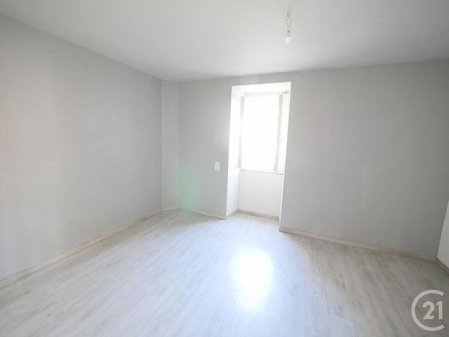 Maison &agrave; louer - 4 pi&egrave;ces - 68,50 m2 - Bussiere Dunoise - 23 - LIMOUSIN