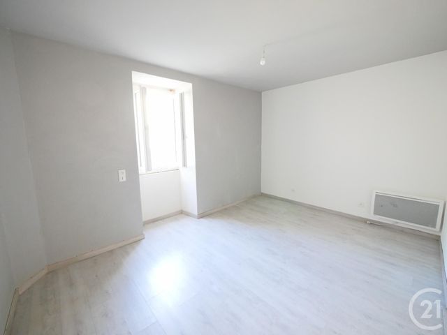 Maison &agrave; louer - 4 pi&egrave;ces - 68,50 m2 - Bussiere Dunoise - 23 - LIMOUSIN