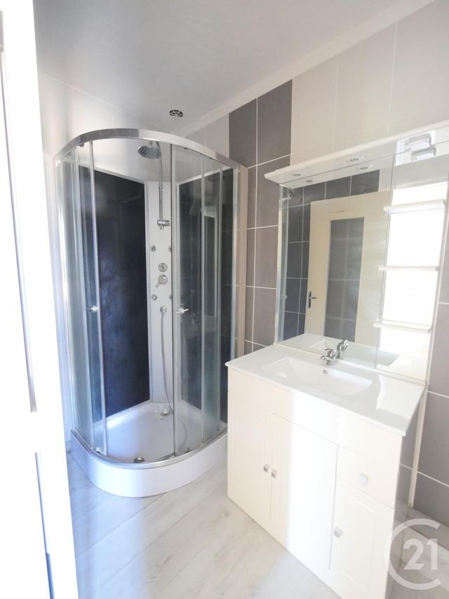 Maison &agrave; louer - 4 pi&egrave;ces - 68,50 m2 - Bussiere Dunoise - 23 - LIMOUSIN