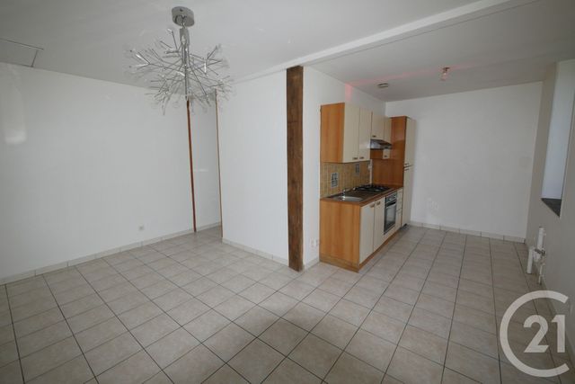 Maison &agrave; louer - 3 pi&egrave;ces - 54 m2 - Montaigut Le Blanc - 23 - LIMOUSIN