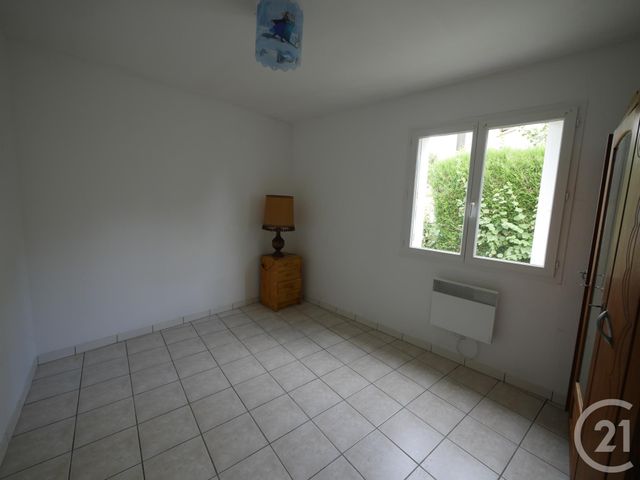 Maison &agrave; louer - 3 pi&egrave;ces - 54 m2 - Montaigut Le Blanc - 23 - LIMOUSIN