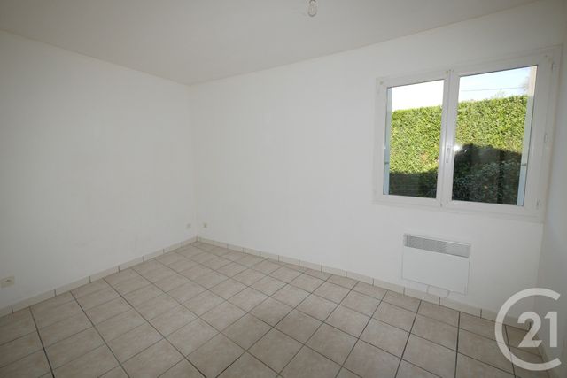 Maison &agrave; louer - 3 pi&egrave;ces - 54 m2 - Montaigut Le Blanc - 23 - LIMOUSIN