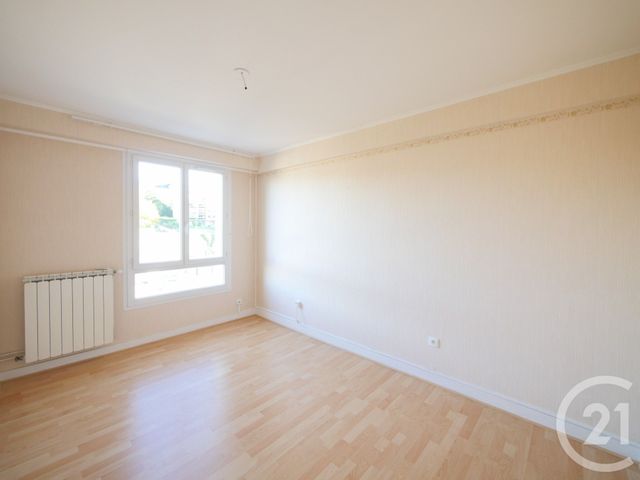 Appartement T4 &agrave; louer - 3 pi&egrave;ces - 80,90 m2 - Gueret - 23 - LIMOUSIN