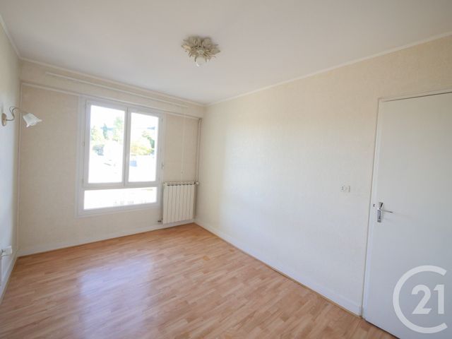 Appartement T4 &agrave; louer - 3 pi&egrave;ces - 80,90 m2 - Gueret - 23 - LIMOUSIN
