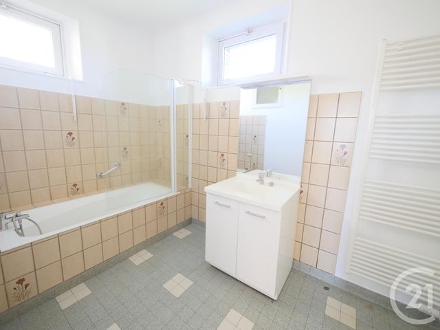 Appartement F3 &agrave; louer - 3 pi&egrave;ces - 70,24 m2 - Bussiere Dunoise - 23 - LIMOUSIN