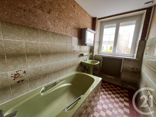 Maison &agrave; louer - 7 pi&egrave;ces - 160 m2 - Joue Du Bois - 61 - BASSE-NORMANDIE