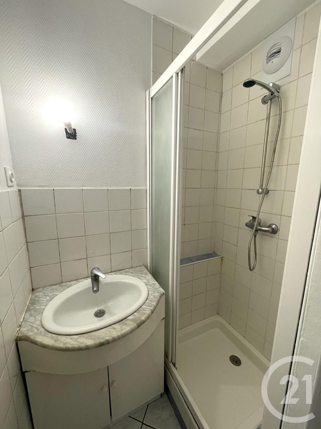 Appartement T3 &agrave; louer - 3 pi&egrave;ces - 52,30 m2 - Guilherand Granges - 07 - RHONE-ALPES