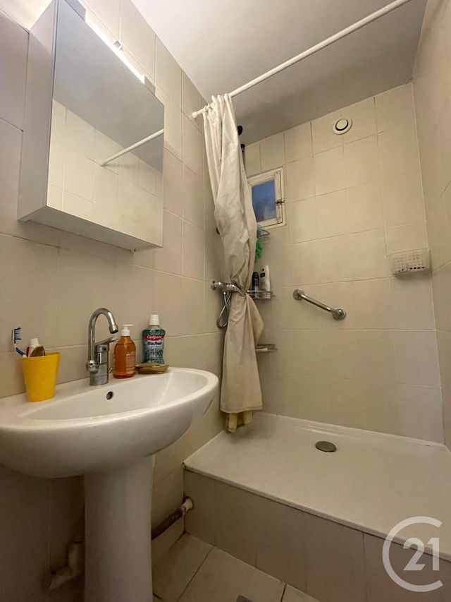 Appartement T4 &agrave; louer - 4 pi&egrave;ces - 67,90 m2 - Valence - 26 - RHONE-ALPES