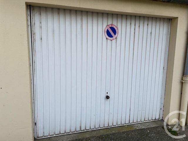 parking - GUILHERAND GRANGES - 07