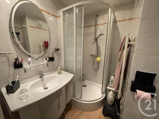 Appartement T3 &agrave; louer - 3 pi&egrave;ces - 49,01 m2 - Guilherand Granges - 07 - RHONE-ALPES