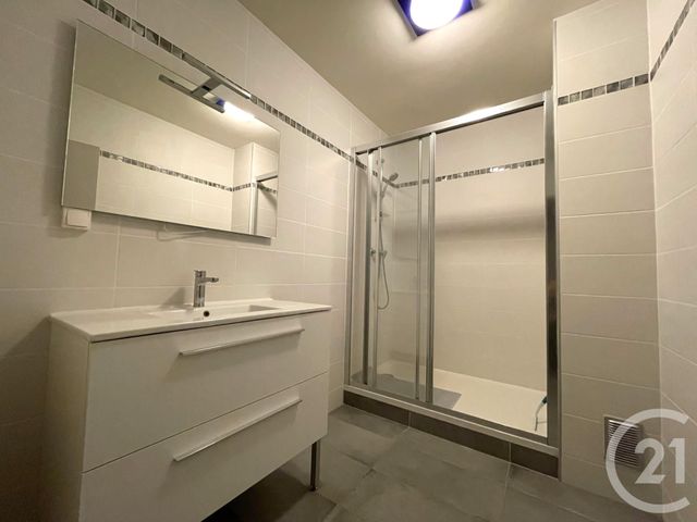 Appartement T4 &agrave; louer - 4 pi&egrave;ces - 81,21 m2 - Valence - 26 - RHONE-ALPES